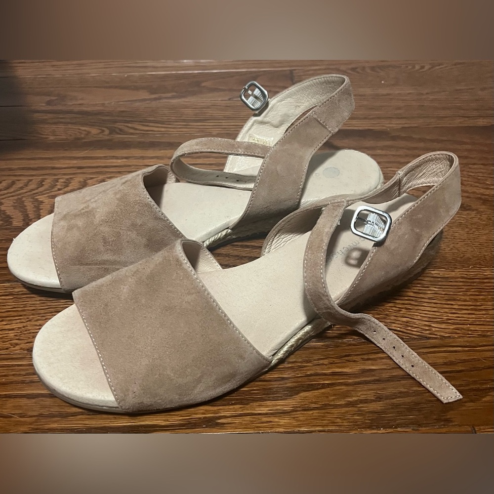 ERIC MICHAEL Women Shannon Tan Open Toe Ankle Strap Dress Sandal Size 41 EU